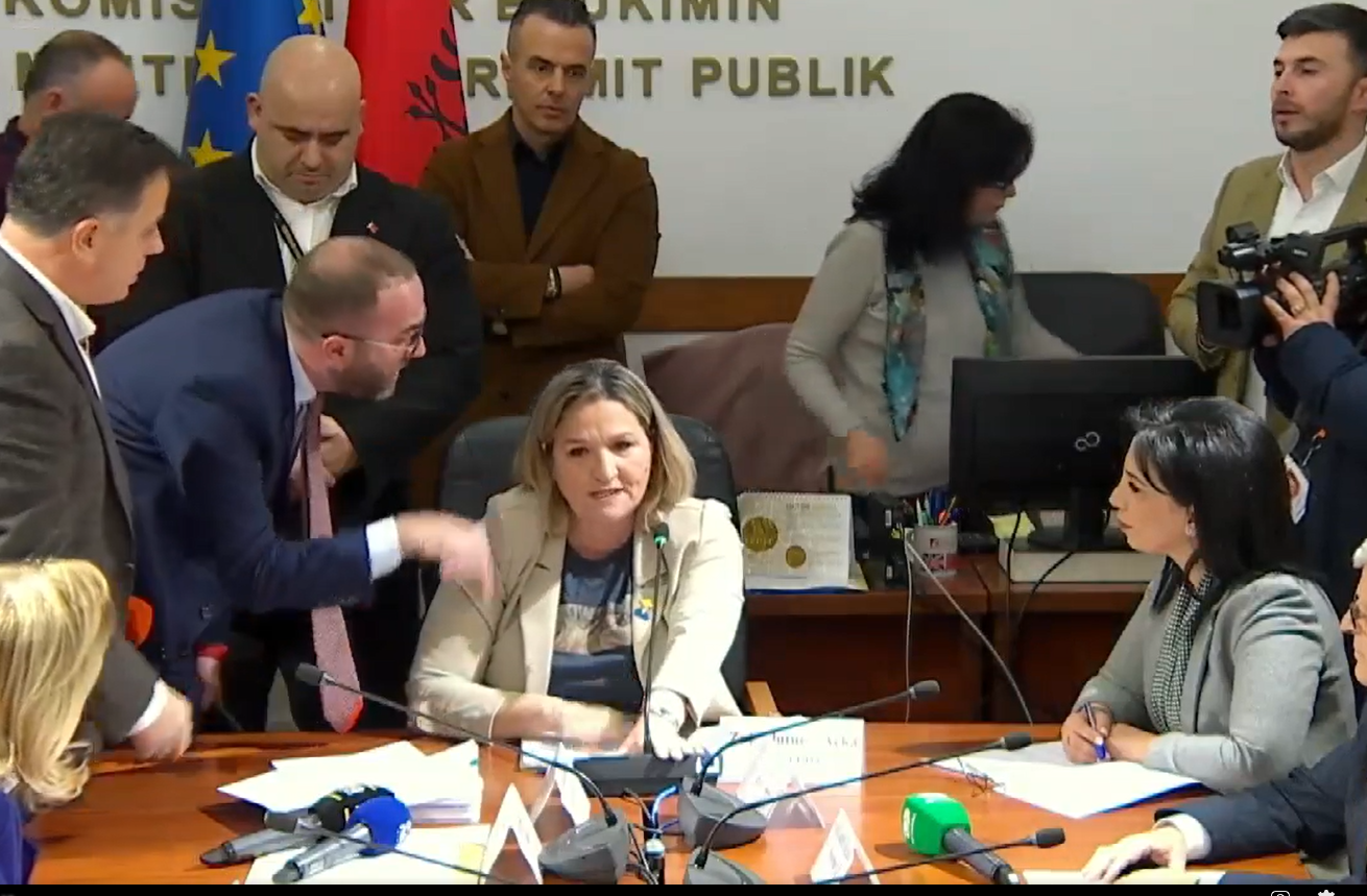 Organizatat e të drejtave të njeriut dënojnë dhunën ndaj Açkës në Kuvend