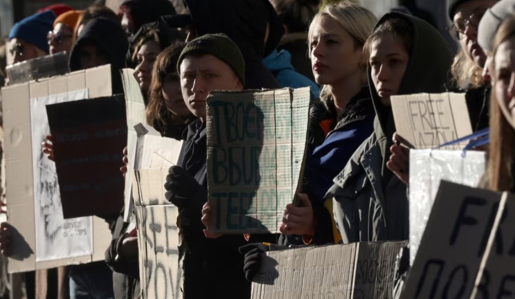 Rusia dhe Ukraina këmbejnë qindra të burgosur lufte