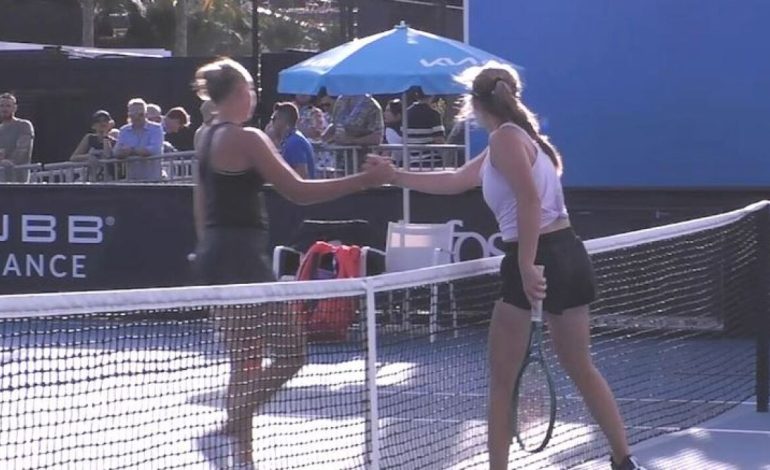Tenistja ukrainase kërkon falje për përshëndetjen ndaj kundërshtares ruse në Australian Open