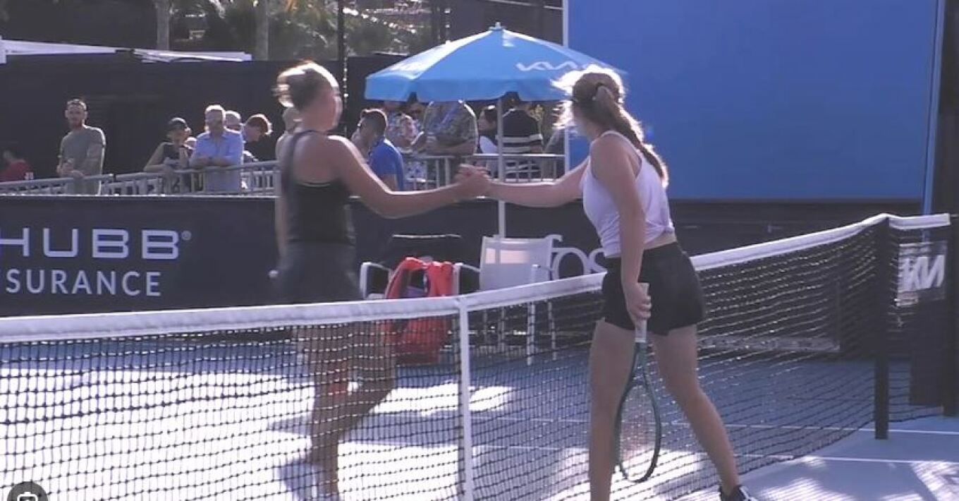 Tenistja ukrainase kërkon falje për përshëndetjen ndaj kundërshtares ruse në Australian Open