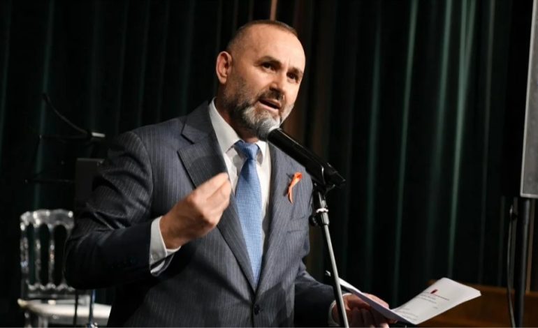 “Të rishikojmë ligjet”, reagon ministri Manja pas ngjarjes në Durrës