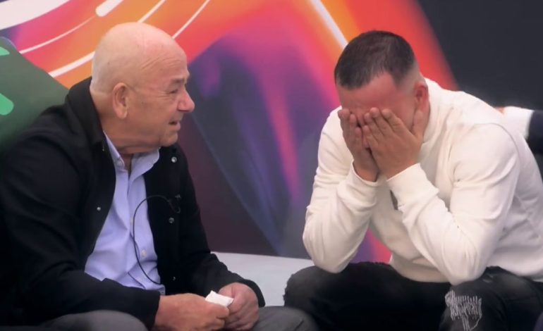 “Më ka shpëtuar jetën”/ Elvisi gjen babanë mes banorëve, shpërthen në lot