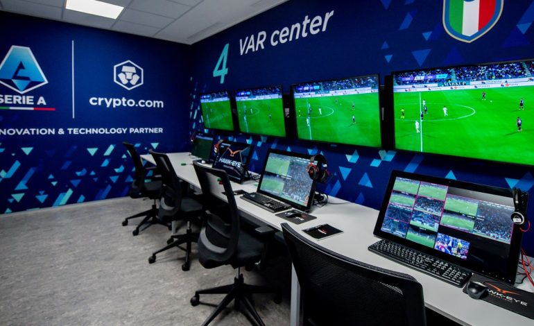 Arbitri i penduar trondit Italinë: Ja se si VAR po manipulon garën (VIDEO)