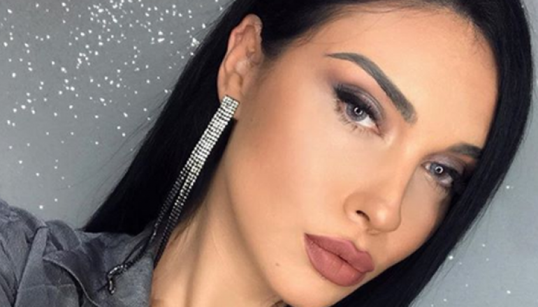 Viti i ri 2024 e gjen Einxhel me një ‘look’ të ri që e krijoi vetë