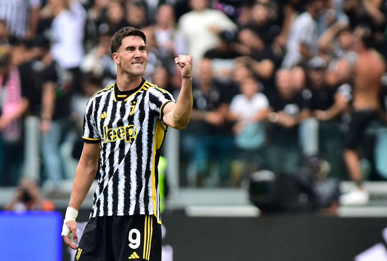 Juve “all-in” në “San Siro”, Allegri mbështet te Vlahovic, është ai njeriu i momentit