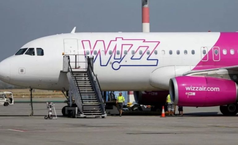Wizz miliona gjobë për fluturimet e ndërprera, në Shqipëri i thurin lëvdata