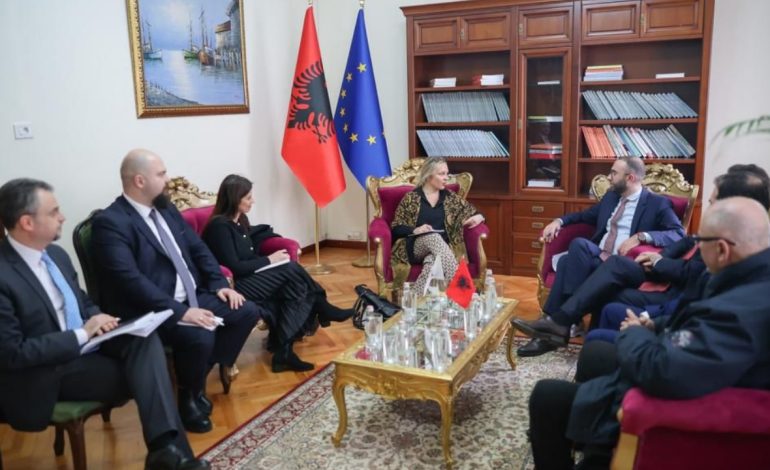 LAJM I FUNDIT/ Zbardhet kërkesa e 47 deputetëve të opozitës: Të ndryshohet përbërja e komisionit të reformës zgjedhore