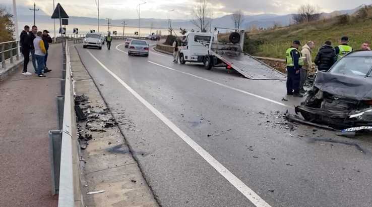 Tre makina u bënë copash që në mëngjes, pamje nga aksidenti në Pogradec