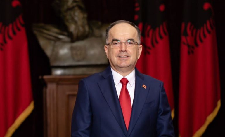 Emrat! Presidenti Begaj dekreton dhënien e gradave madhore në Forcat e Armatosura