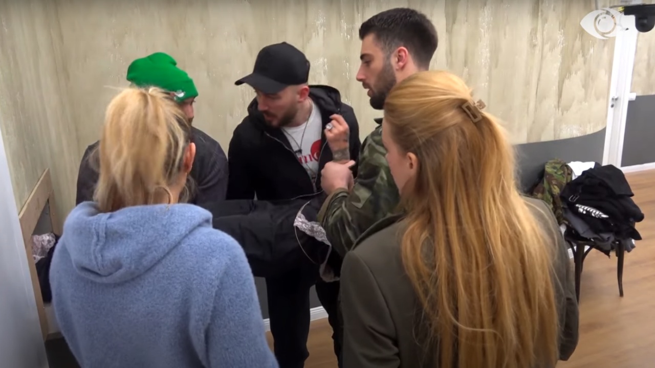 Banorët planifikojnë të arratisen nga kazerma, Roza “shpëtimi” i tyre/ Meri: Do të na fusni në telashe, nuk largohesh dot me drita ndezur