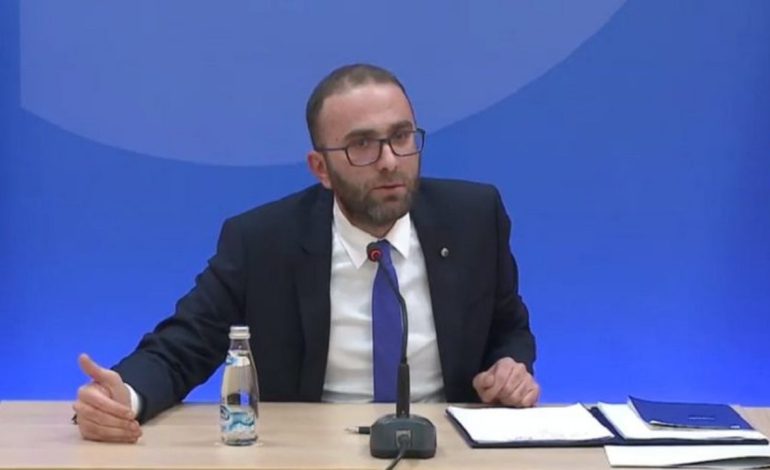 “Nga diskutimet e rrjedhura nga mbledhja e Grupit të PS mësuam që Begaj do të jetë në seancë plenare”, Bardhi: I bëjmë thirrje të mos keqpërdoret nga mazhoranca