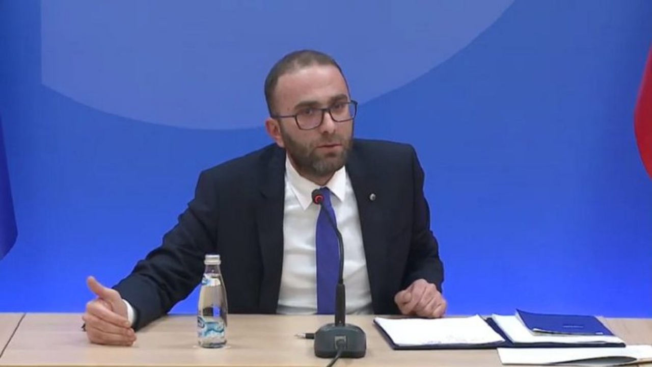 Bardhi pas deklaratave të Bashës: Ka 5 muaj që vjen vërdallë si memec pa thënë asgjë mbi realitetin politik