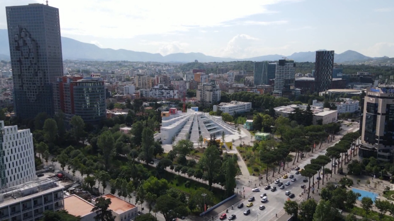 BERZH: Ekonomia shqiptare do të rritet 3.3%! “Më e stabilizuara në rajon. Faktor turizmi. Rrezik nga ndryshimet klimaterike”