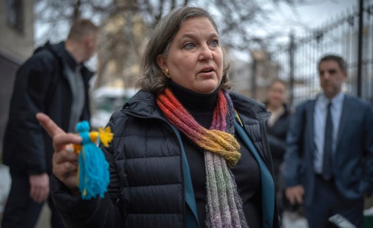 Zyrtarja e lartë amerikane vizitë në Ukrainë mes pasigurive mbi ndihmën e Uashingtonit