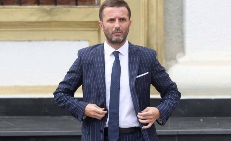 Tha se Qemal Stafa nuk është hero, Erion Braçe i kthehet Drejtorit të Arkivave: Këta venë e vijnë, tani do venë pa kthim!