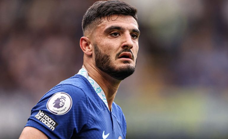 Në kërkim të një mbrojtësi, Chelsea përdor kartën “Broja”, “The Sun” e dërgon në Portugali