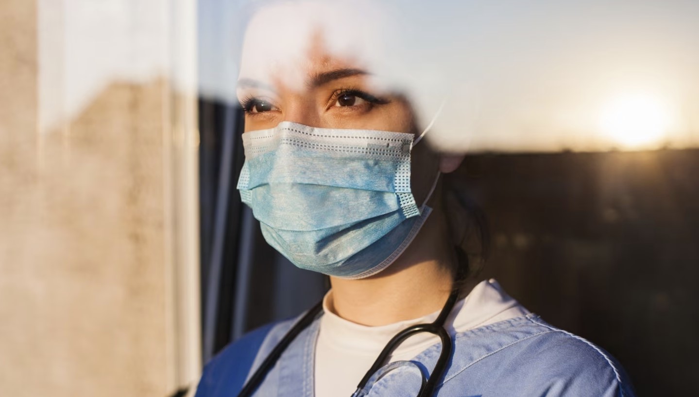 Po vjen COVID? Rikthehen maskat në disa spitale në SHBA