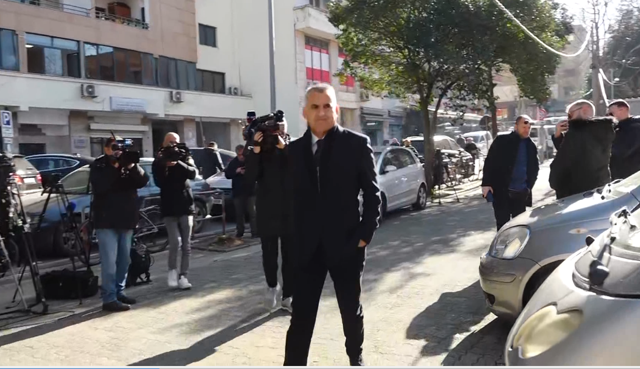 LAJM I FUNDIT/ Po hynte në gjyqin ndaj Fredi Belerit, goditet me vezë Vangjel Dule 
 24/01/2024 11:09
