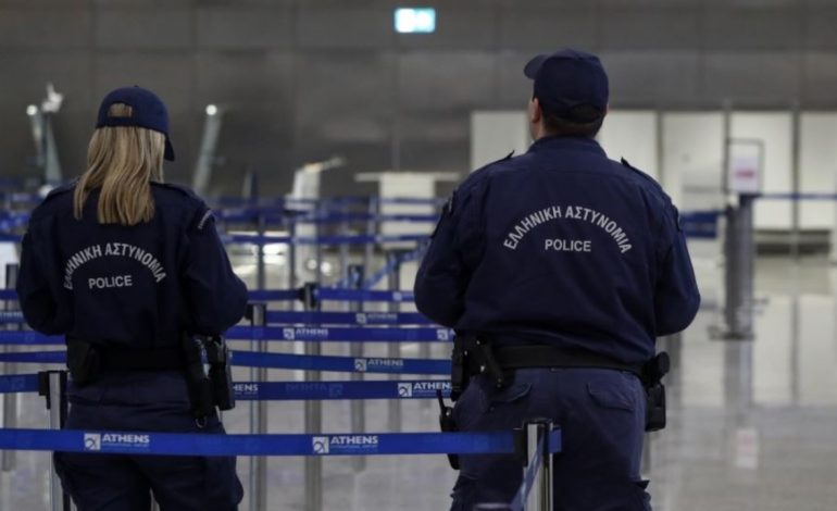 Autoritetet greke arrestojnë një shqiptar në aeroport, ishte shpallur në kërkim për vrasje