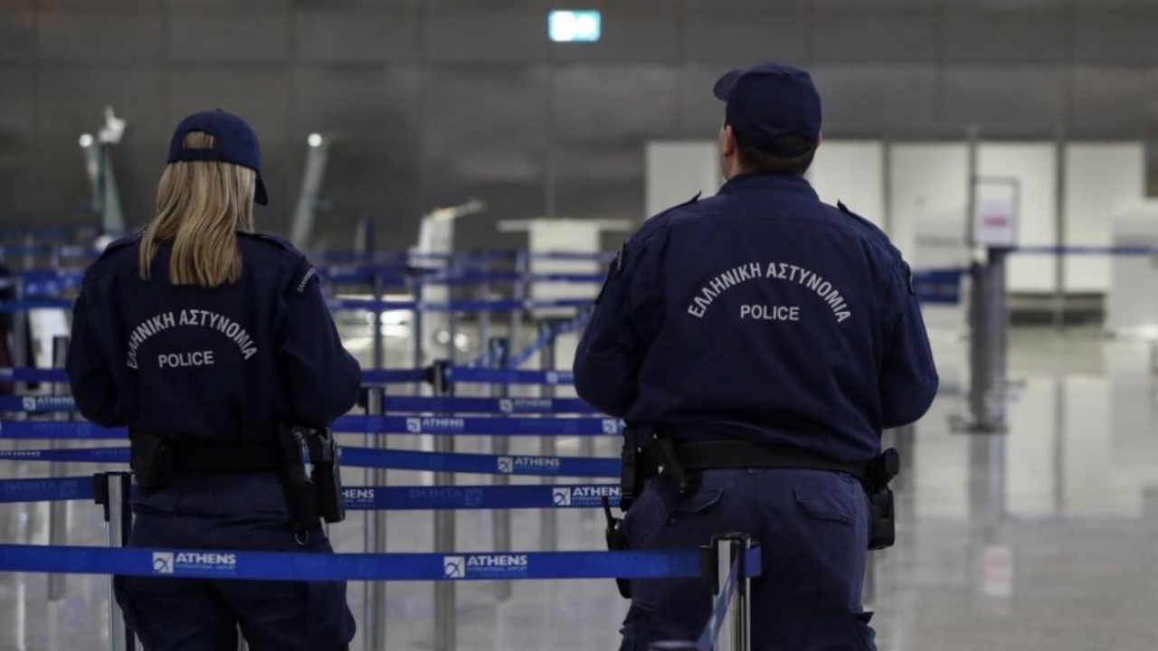 Autoritetet greke arrestojnë një shqiptar në aeroport, ishte shpallur në kërkim për vrasje