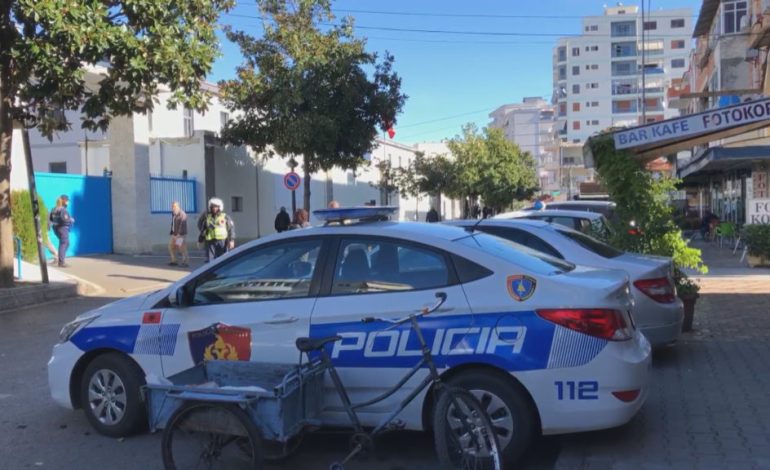 Prezantohej me stemën e Kuvendit, gjobitet i riu nga Elbasani