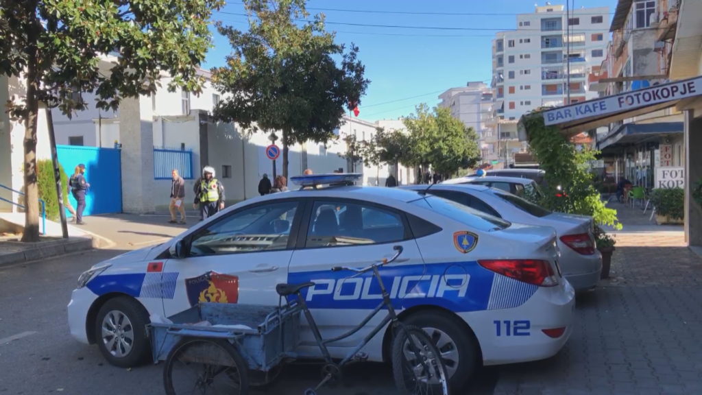 Prezantohej me stemën e Kuvendit, gjobitet i riu nga Elbasani