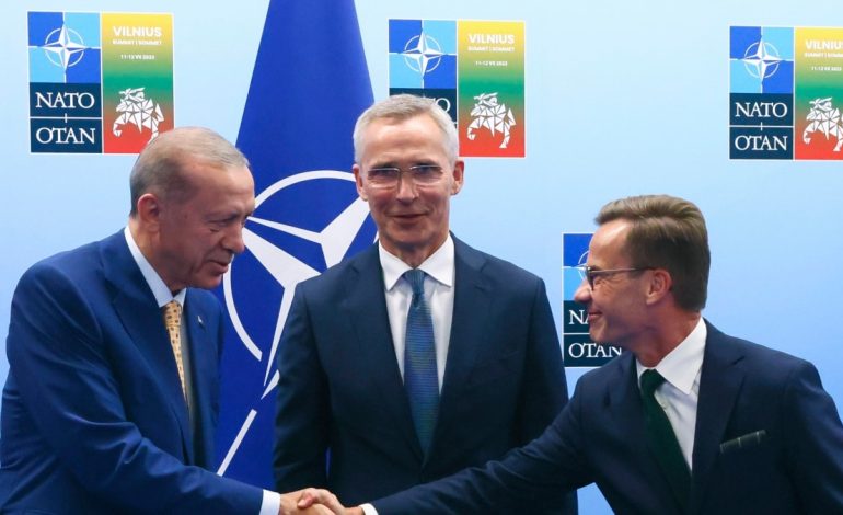 Parlamenti turk fillon debatin për anëtarësimin e Suedisë në NATO