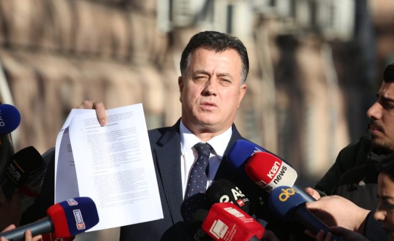 Përfundon mbledhja e deputetëve të opozitës në Kryesi, Noka: Diskutuam si të intensifikojmë aksionin, s’kemi asnjë zë kundër!