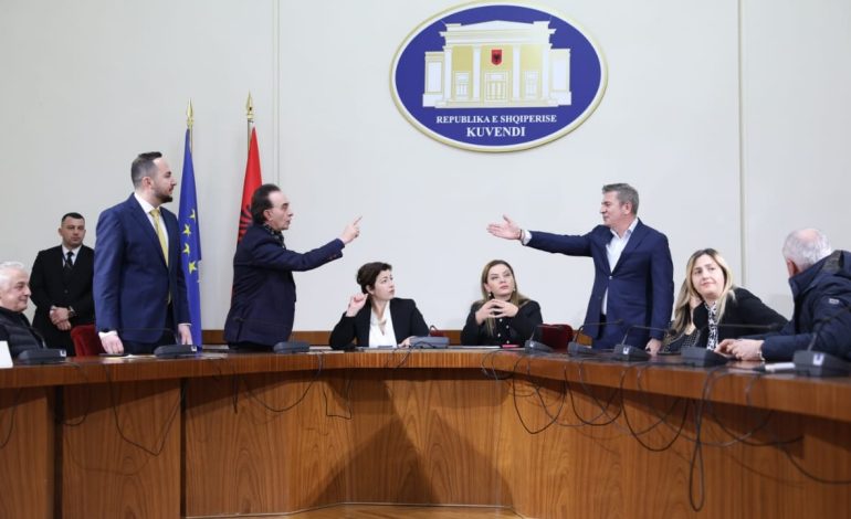 Lajm i fundit/ Mazhoranca mbledh sërish fizikisht Komisionin e Reformës Zgjedhore! Sekretaria: Konfirmoni pjesëmarrjen