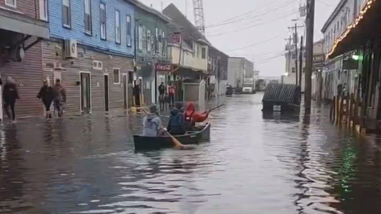 Moti i keq përfshin SHBA, dimër i ashpër dhe përmbytje rekord në shtetet veriore, uji arrin 4 metra (Video)