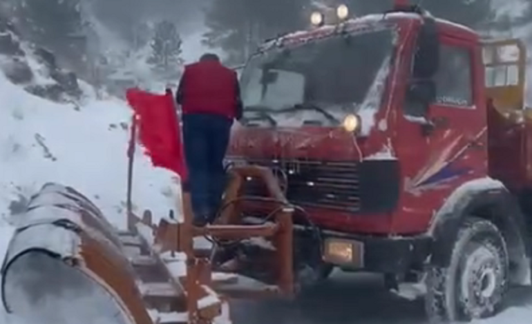 Fushë-Arrëzi shpall gjendjen e jashtëzakonshme! “Pushtohet” nga bora, banorët të bllokuar