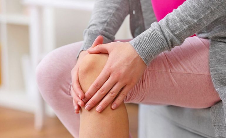 Dhimbja e Gjurit Gjatë Natës- Si ta Trajtoni në Shtëpi