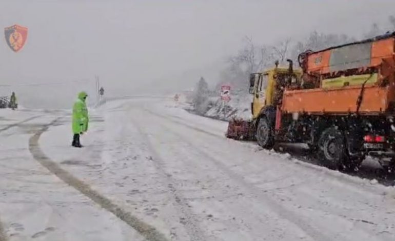 Moti i keq, Ministrja e Infrastrukturës bën bilancin: Si paraqitet situata me bllokimin e rrugëve, energjinë elektrike dhe ujin e pijshëm