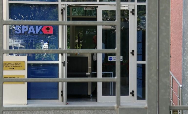 Ekspertiza psiko-ligjore e bashkëpunëtorit të drejtësisë, Luftar Reçi/ Debate të ashpra, “Zonjat s’mbakan mend, mos vuani nga skleroza?”