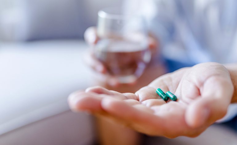 Paracetamol apo Ibuprofen – Sa Qetësues Mund të Pini në Ditë