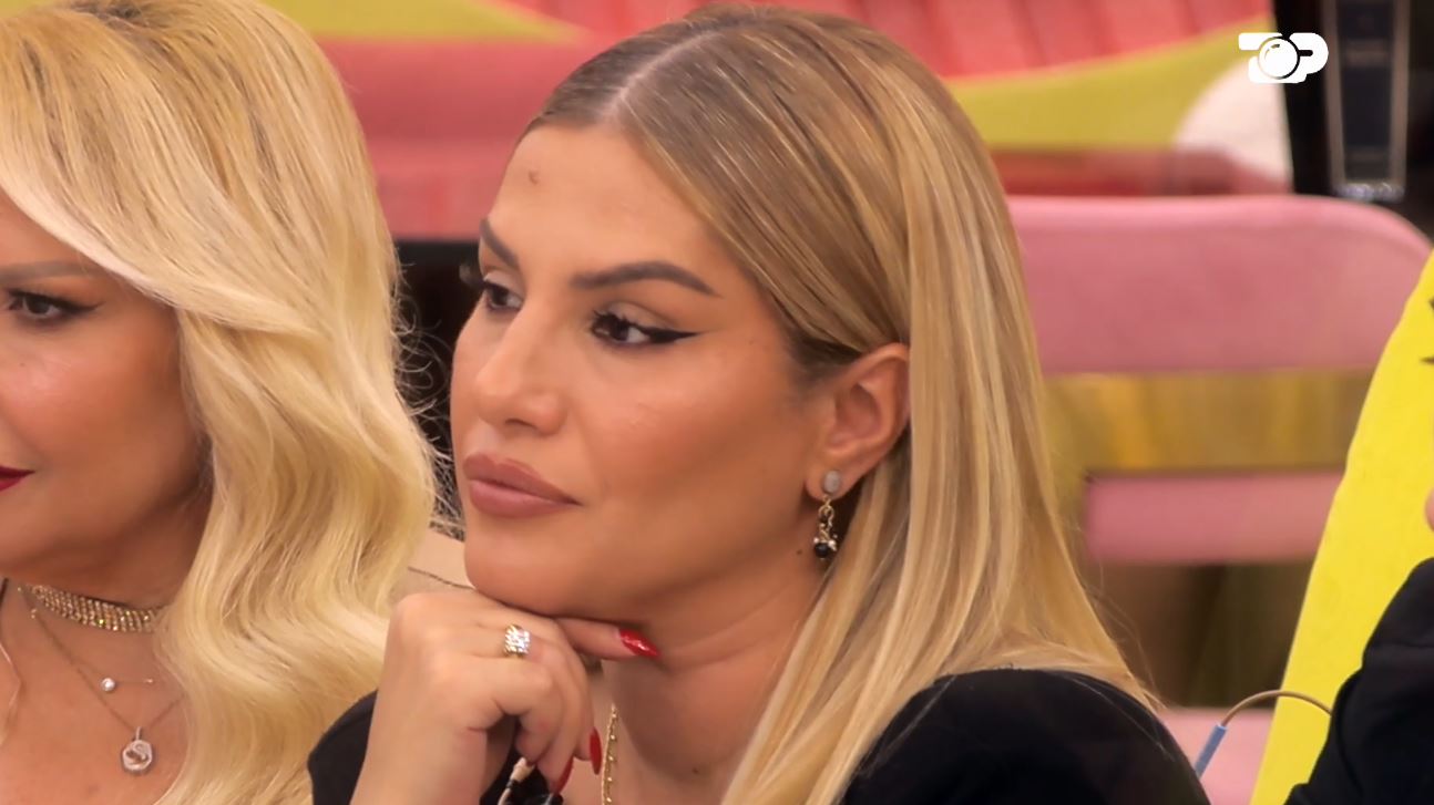 “E dehu pushteti”/ Të gjithë banorët i kthehen kundër Ilnisës: Menaxhimi yt si lidere ka dështuar!