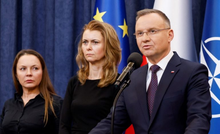 Poloni, presidenti fal dy ish anëtarët e burgosur të kabinetit qeveritar