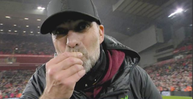 Reagimi epik! Klopp humbet unazën e tij të martesës në fushën e “Anfield”