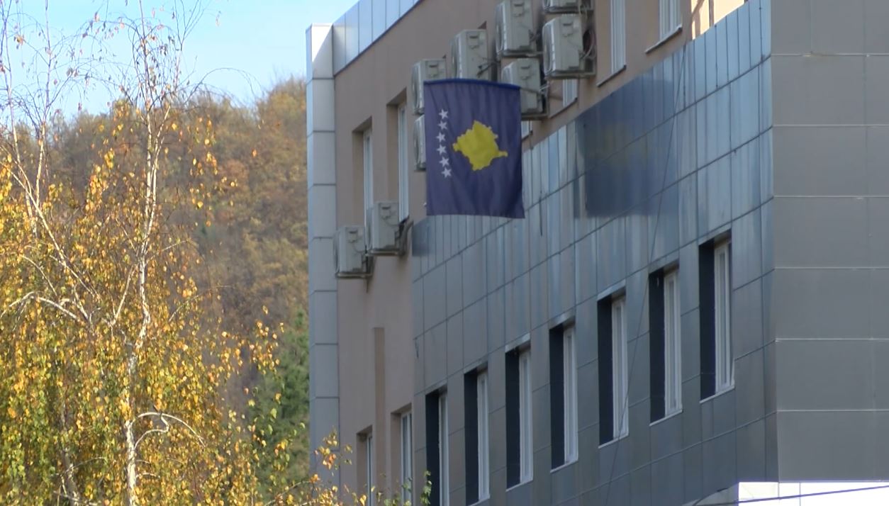 Liberalizimi i vizave, serbët “kthejnë pllakë”: Dhjetëfishohen aplikimet për pasaportën e Kosovës!