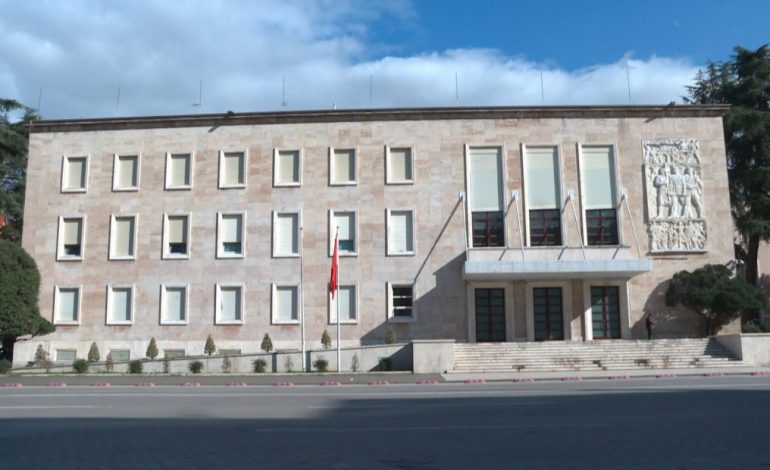 Blendi Gonxhe në krye të Ministrisë së Ekonomisë, Kulturës dhe Inovacionit/ Emërohet dhe zëvendësministrja (Emri)