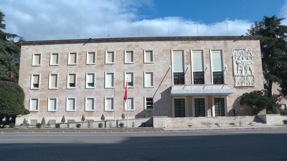 Blendi Gonxhe në krye të Ministrisë së Ekonomisë, Kulturës dhe Inovacionit/ Emërohet dhe zëvendësministrja (Emri)