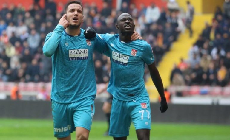 Tjetër “perlë” e Rey Manajt, bomberi shqiptar bën “ligjin” në Turqi (VIDEO)