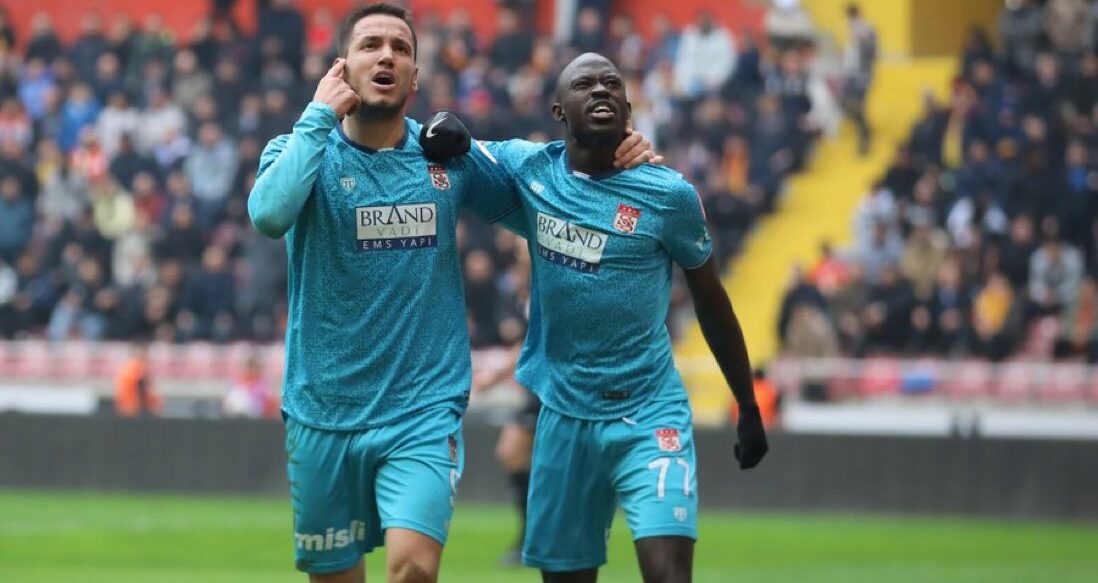 Tjetër “perlë” e Rey Manajt, bomberi shqiptar bën “ligjin” në Turqi (VIDEO)