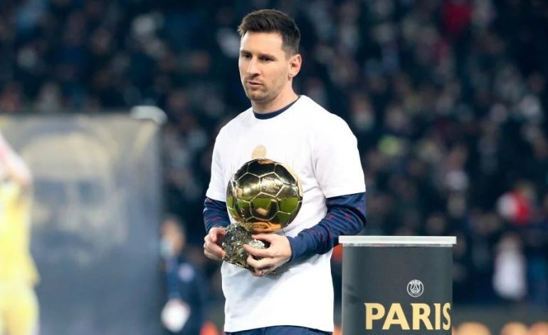 “Topi i Artë 2021” nën hetim, PSG dhe “France Football” i “vodhën” çmimin Lewandowskit dhe ia dhanë Messit