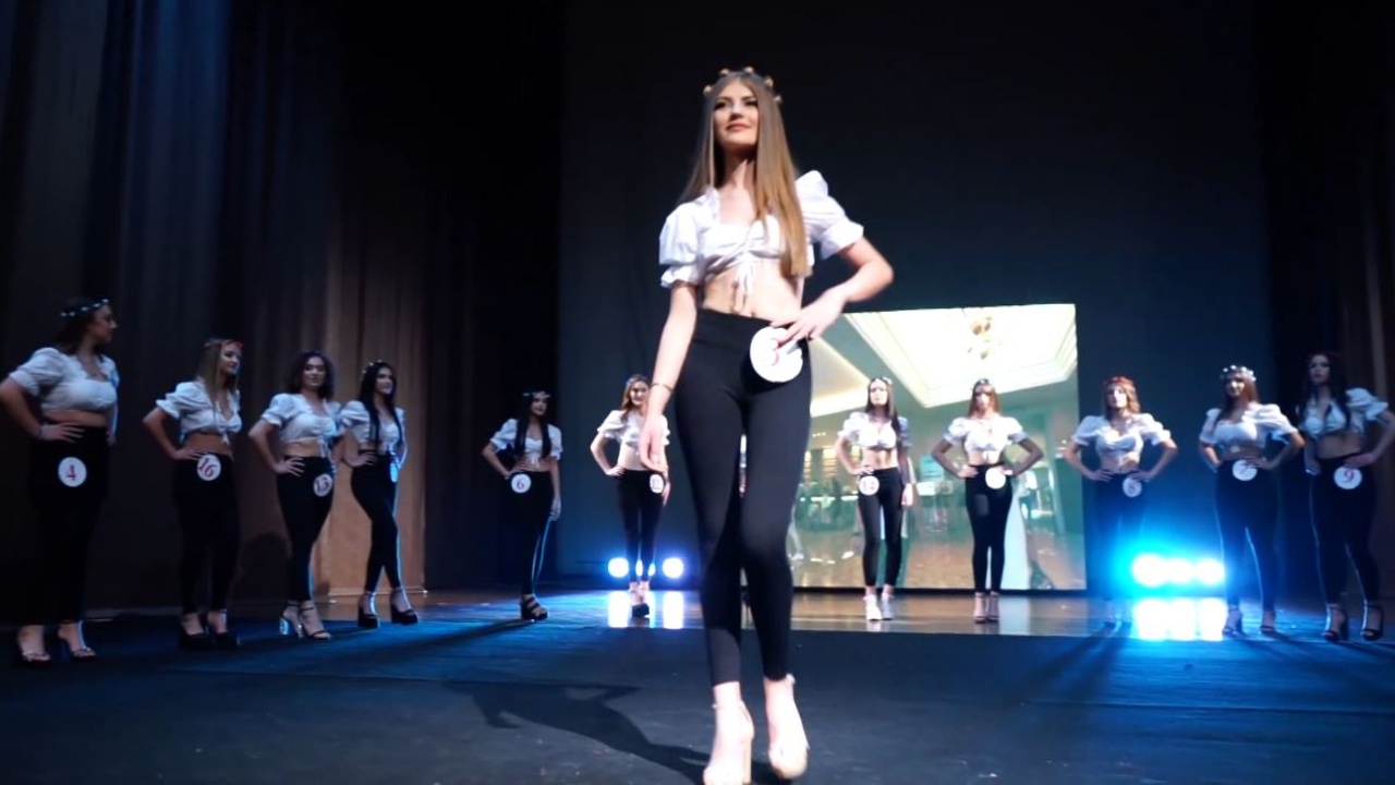 Historia tragjike e Miss Kavajës që vdiq nga zemra 18 vjeç/ Nga humbja e jetës së motrës së vogël dhe shkëlqimi në pasarelë te puna në market për të ndihmuar familjen