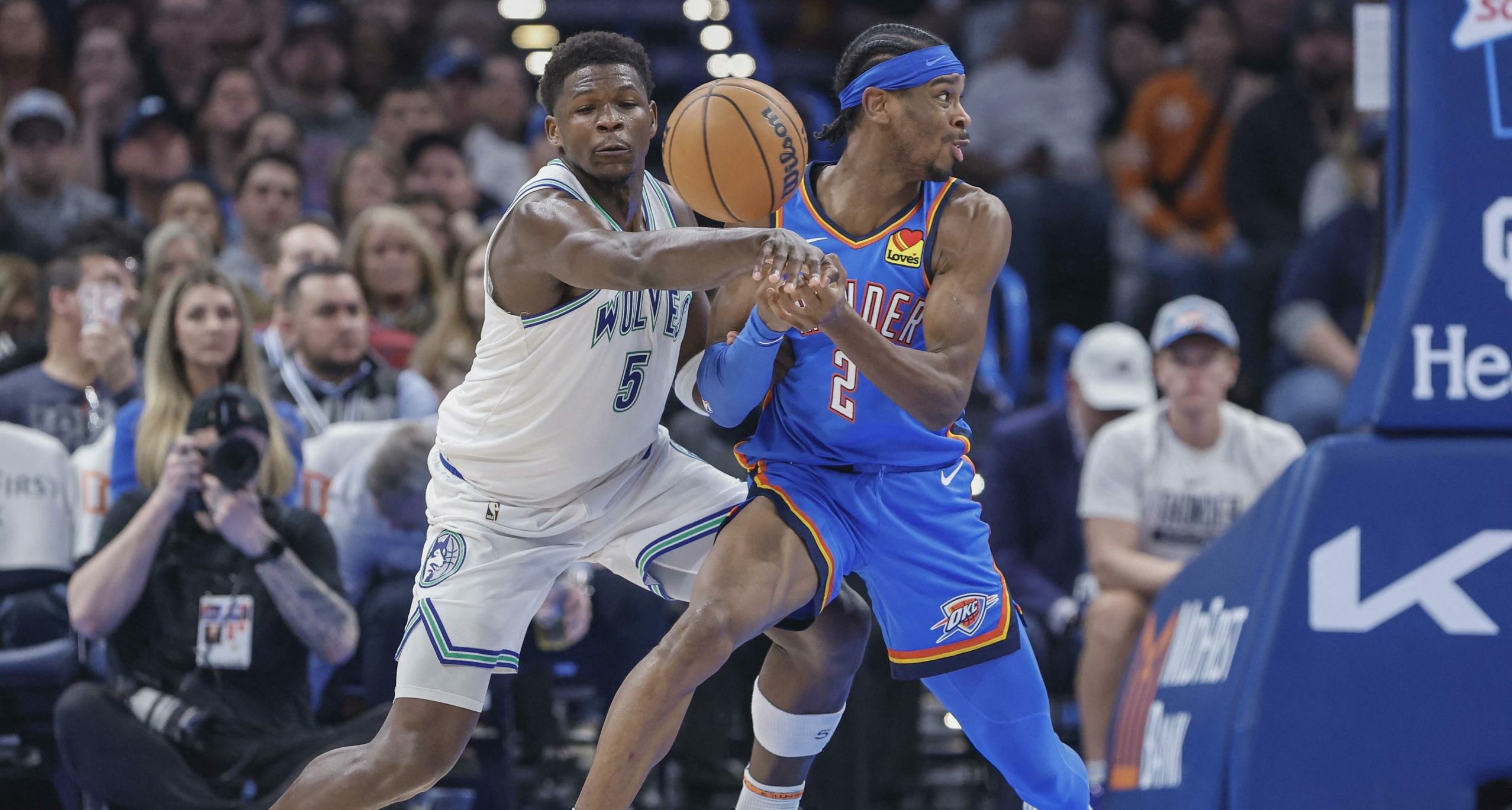 Minnesota rimerr kreun në Perëndim, Oklahoma zbret e treta, Boston marshon në Lindje (VIDEO)