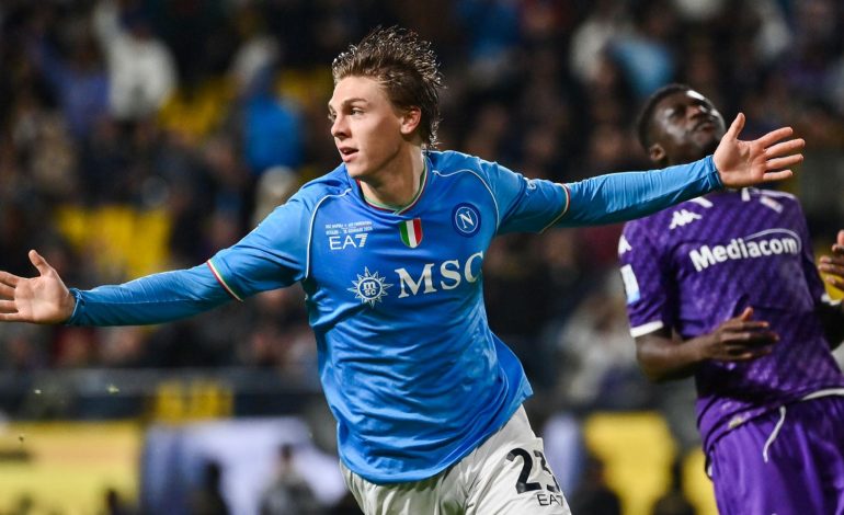 Napoli “fluturon” në finale, Zebrin vendos rekord unik në Superkupë (VIDEO)