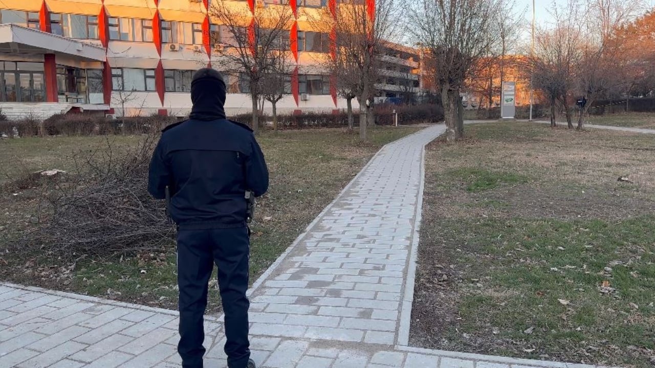 Alarmi për shpërthim në QKUK, reagon Policia e Kosovës: Mjetet e dyshuara janë materiale shkollore