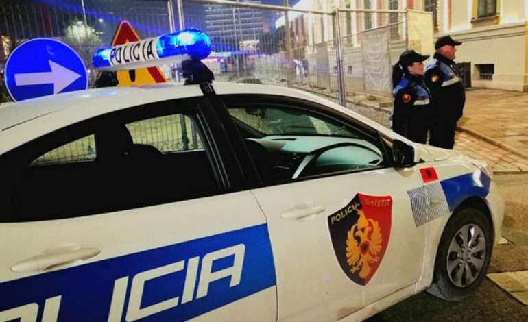 Përndiqte një shtetase duke i hapur profile false me përmbajtje denigruese në rrjete sociale, arrestohet 45-vjeçari në Tiranë