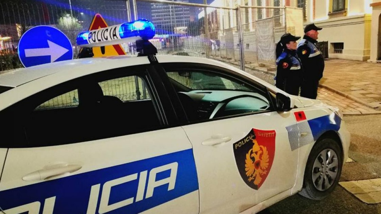 Përndiqte një shtetase duke i hapur profile false me përmbajtje denigruese në rrjete sociale, arrestohet 45-vjeçari në Tiranë
